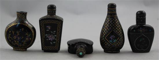 Five Chinese lacque burgaute snuff bottles, 1900-1950, Richards no.s 25, 174, 127, 236 and 449